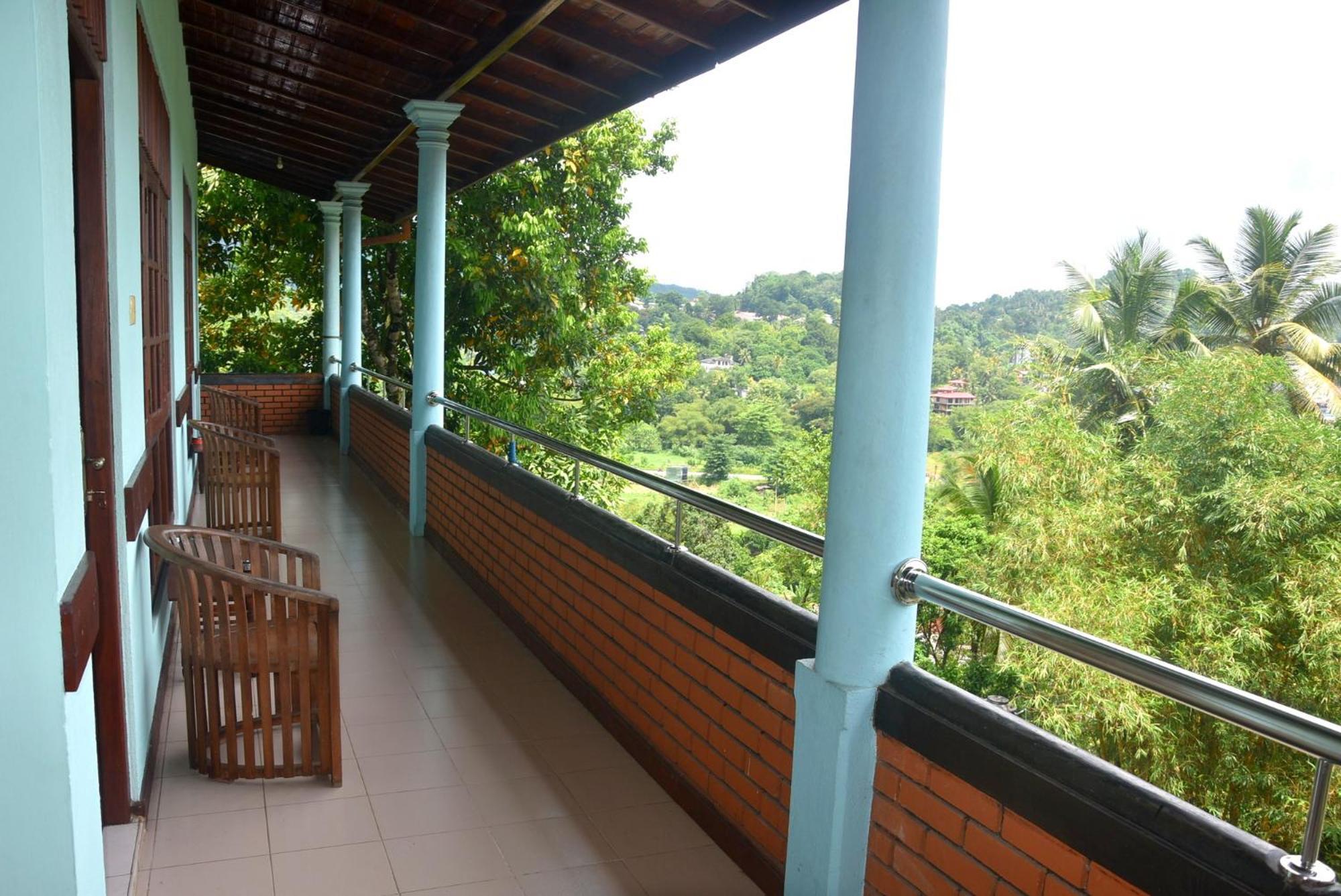 Rathna Gems Halt Hotel Ratnapura Exterior photo
