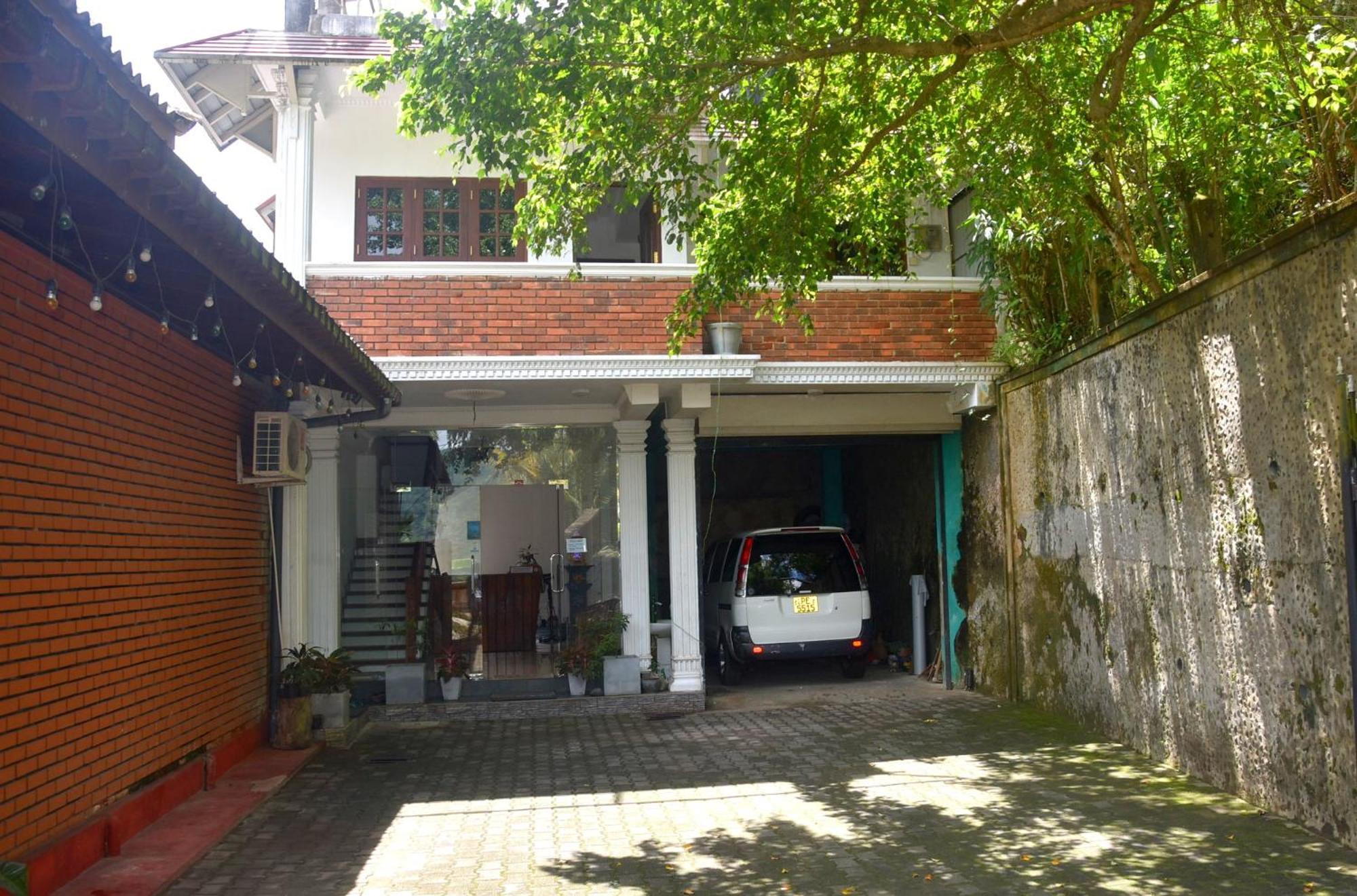 Rathna Gems Halt Hotel Ratnapura Exterior photo