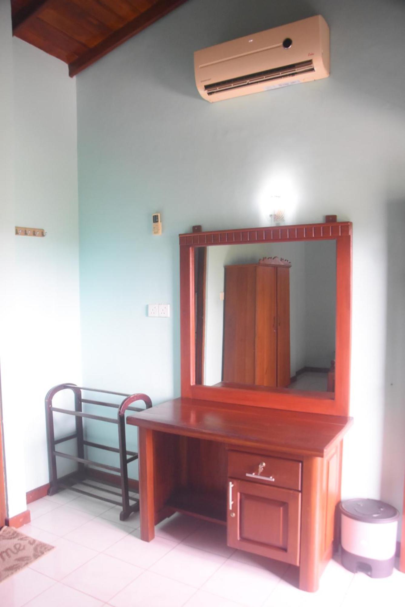 Rathna Gems Halt Hotel Ratnapura Exterior photo