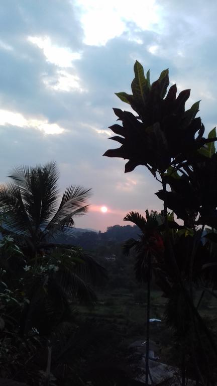 Rathna Gems Halt Hotel Ratnapura Exterior photo