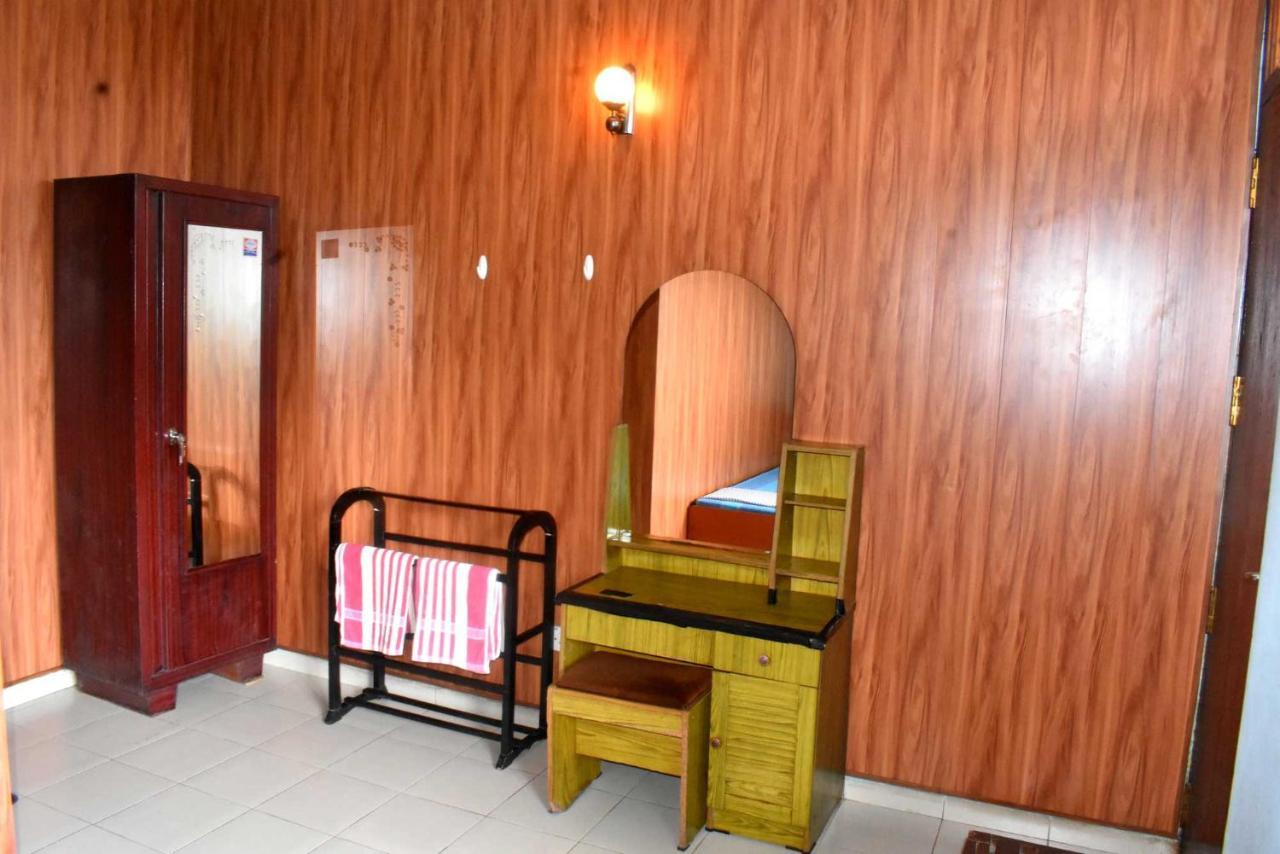 Rathna Gems Halt Hotel Ratnapura Exterior photo
