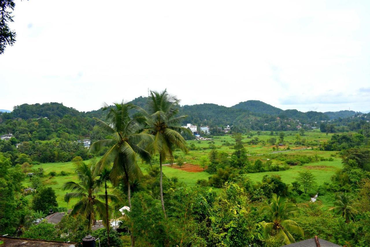 Rathna Gems Halt Hotel Ratnapura Exterior photo